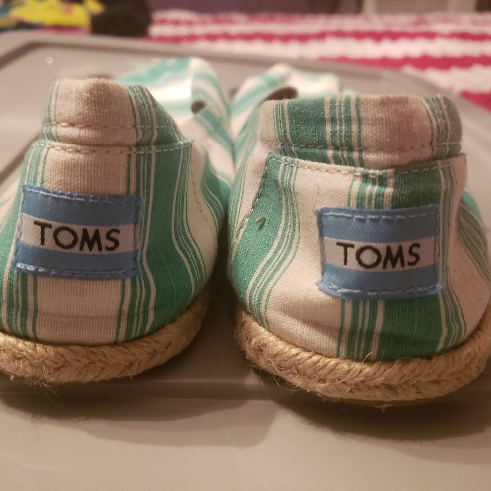 Women's TOMS Size 9.5 Teal and White striped